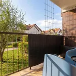 Appartamento Elegant One Bedroom With Underground Parking By Renters