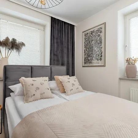 Apartament Elegant One Bedroom With Underground Parking By Renters *