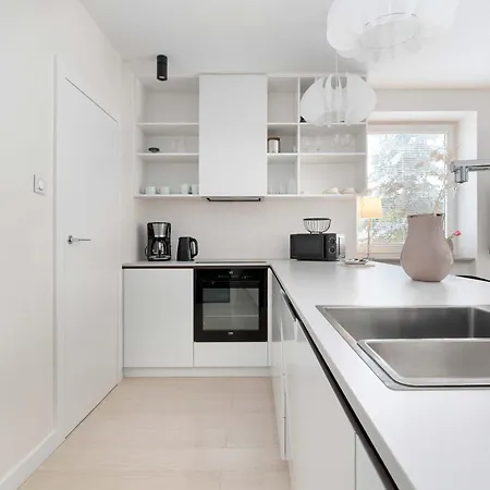 Elegant One Bedroom With Underground Parking By Renters Appartamento *