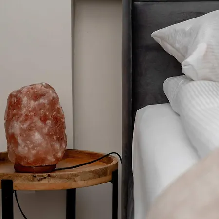 Elegant One Bedroom With Underground Parking By Renters Appartamento *
