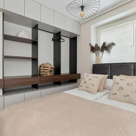 Elegant One Bedroom With Underground Parking By Renters * غدينيا