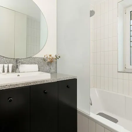 شقة Elegant One Bedroom With Underground Parking By Renters غدينيا