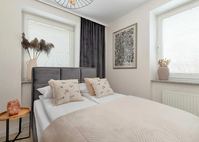 Апартаменты Elegant One Bedroom With Underground Parking By Renters *