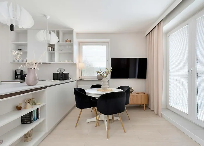 Апартаменты Elegant One Bedroom With Underground Parking By Renters *