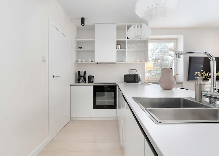 Elegant One Bedroom With Underground Parking By Renters Апартаменты *