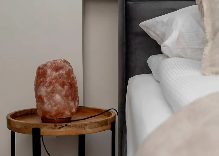 Elegant One Bedroom With Underground Parking By Renters Апартаменты *