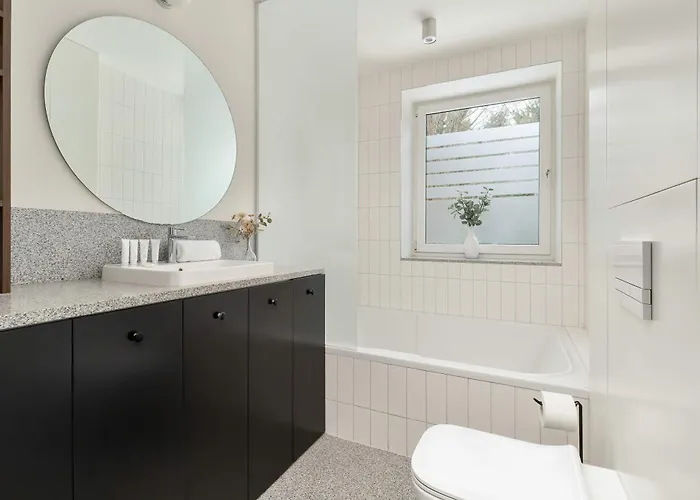 Elegant One Bedroom With Underground Parking By Renters *