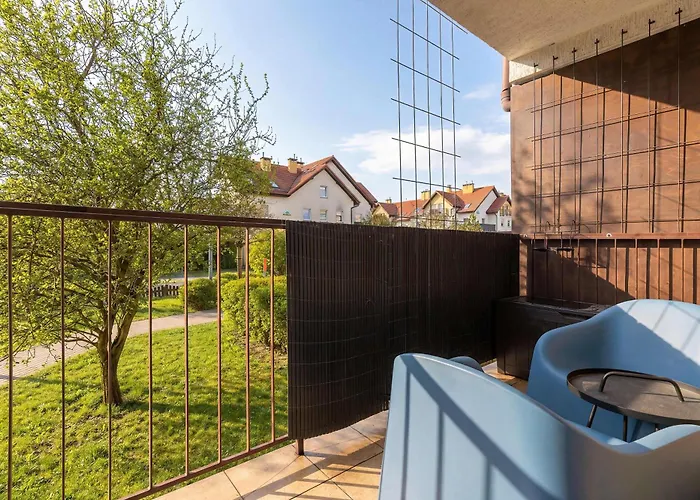 Апартаменты Elegant One Bedroom With Underground Parking By Renters